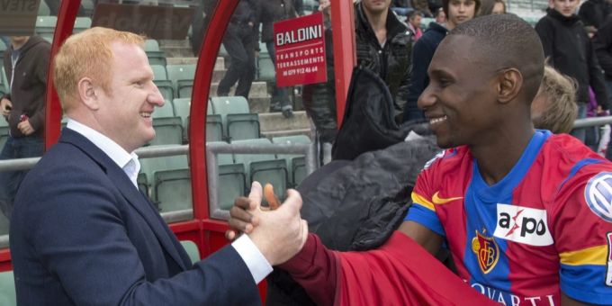 Gilles Yapi Yapo und Heiko Vogel lachen zusammen nach einem Sieg gegen den FC Sion im Jahr 2012. FC Basel Heiko Vogel