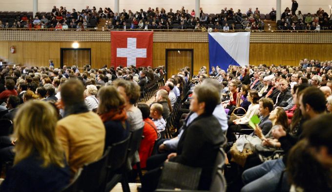 Eine Einbürgerungsfeier in Zürich. einürgerungsfeier