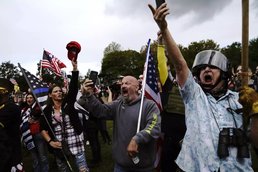 Mitglieder der Proud Boys am 26. September in Portland.