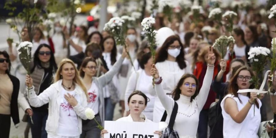 Belarussische Frauen wollen mit ihrem Protest die Freilassung von Gefangenen erreichen. Foto: Uncredited/AP/dpa/Archiv