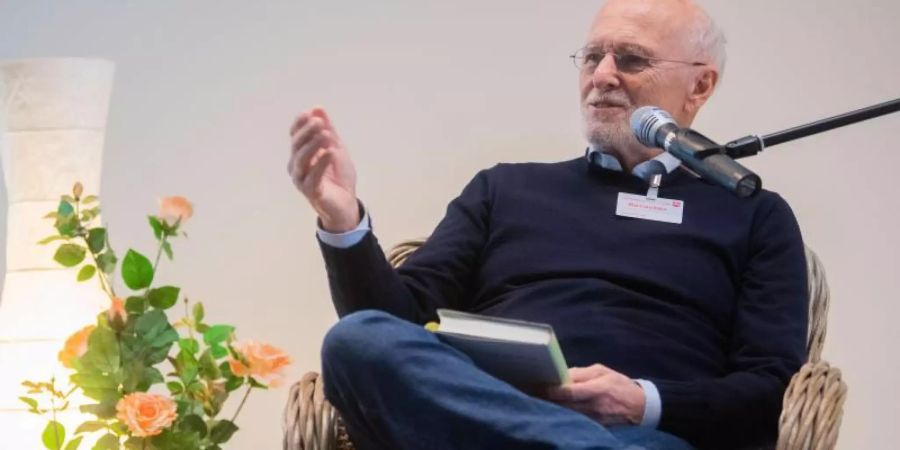 Dirk Rossmann hat einen Roman verfasst. In dem Thriller soll es um den Klimawandel gehen. Foto: Julian Stratenschulte/dpa