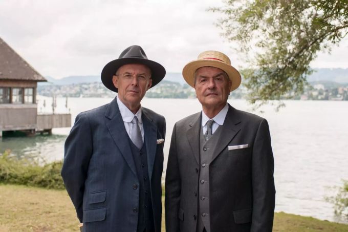 Die beiden Schauspieler Walter Küng und Peter Ender. Sie verkörpern die Firmenpatrons. Strohmuseum im Park Wohlen