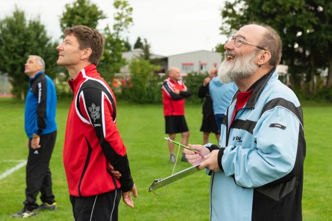 Mit Argusaugen: Die Experten am Rande des Spielfelds.