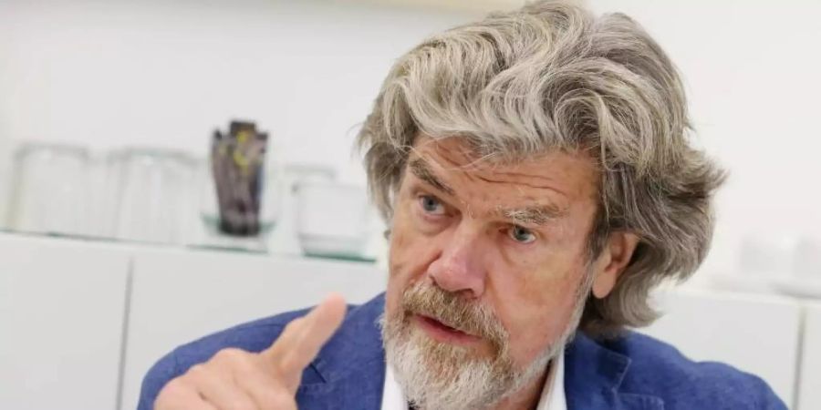 Bergsteiger Reinhold Messner kann viele seiner Touren gegenüber der Familie kaum rechtfertigen. Foto: Roland Weihrauch/dpa