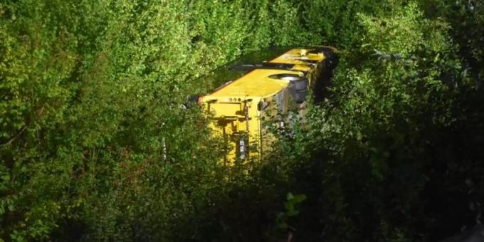 Das verunfallte Postauto in Sagogn GR. Postauto Sagogn GR