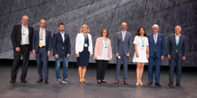 André Ingold (vierter v.r.) ist neuer Präsident der Flughafenregion Zürich (FRZ). André Ingold