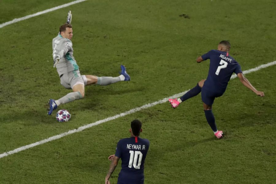 An Manuel Neuer gibt es auch gestern kein Vorbei. Hier scheitert Kylian Mbappé.