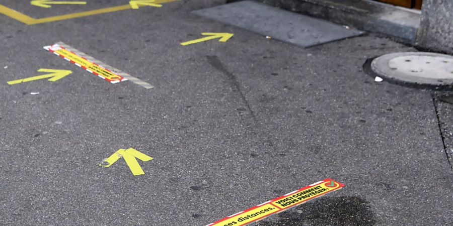 Weiterhin gilt: Abstand halten und Hygienemassnahmen berücksichtigen. (Archivbild)
