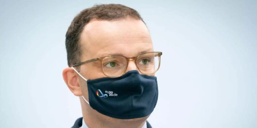 Jens Spahn (CDU), Bundesminister für Gesundheit, kommt zur Pressekonferenz in seinem Ministerium. . Foto: Kay Nietfeld/dpa