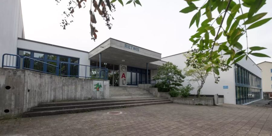 Die Schulanlage Rietwis in Mönchaltorf.