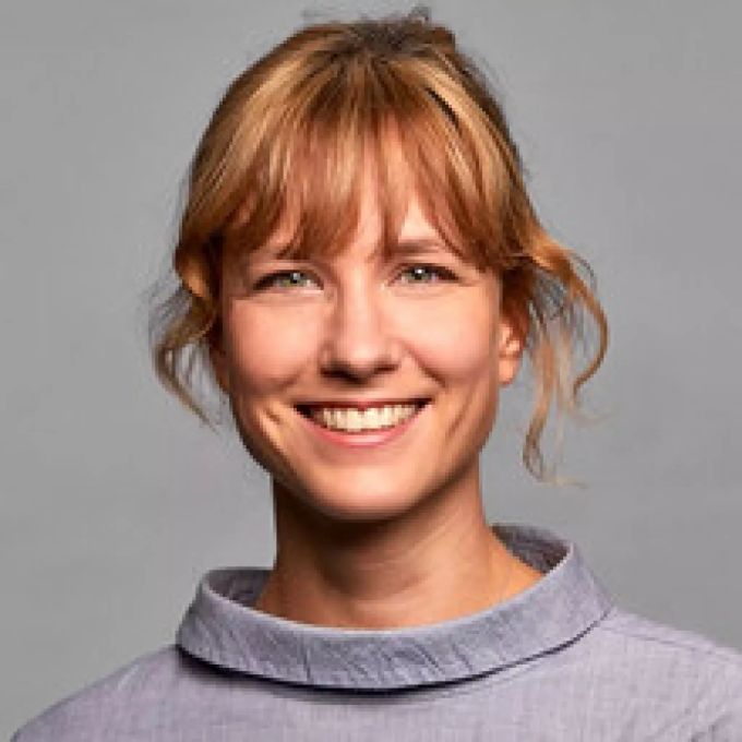 Psychologin Lea Boecker erklärt, woher unsere Schadenfreude kommt. Boecker