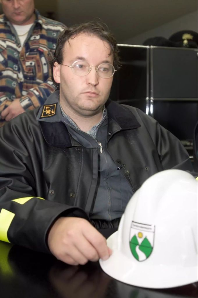 Roland Squaratti wird durch die Katastrophe schweizweit bekannt. Roland Squaratti 2000