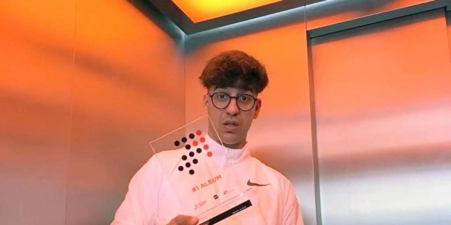 Der Berliner Rapper Ufo361 (2018). Foto: -/Offizielle Deutsche Charts/GfK Entertainment/dpa