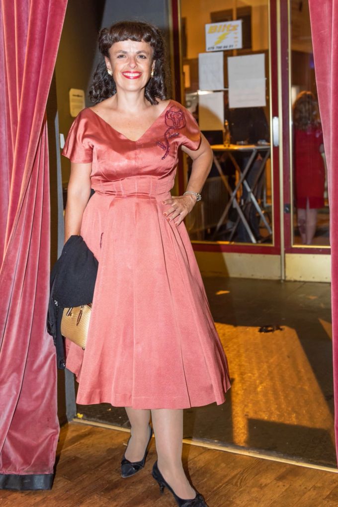 Geraldine Granget schneidert nach Mass Vintagekleider und betreibt in Suhr ihre Boutique.