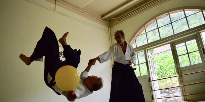 Aikido Demonstration Fallübung im Aikido Training
