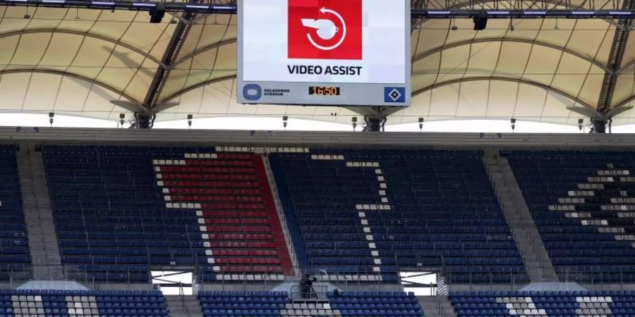 Der DFB will beim Videobeweis transparenter werden. Foto: Christian Charisius/dpa