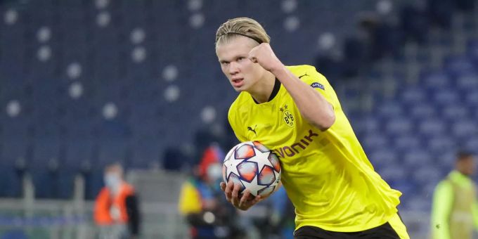 BVB-Stürmer Erling Haaland jubelt über seinen Treffer zum zwischenzeitlichen 1:2 im Spiel gegen Lazio Rom. BVB Erling Haaland