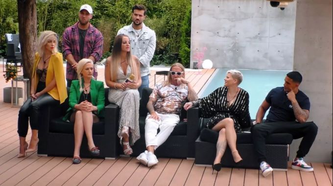 «Like Me - I'm Famous»: Juana verteilt beim Abschied noch ihre drei Likes. «Like Me I'm Famous»