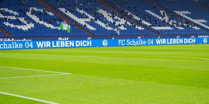 Beim Schalke-Heimspiel gegen Stuttgart dürfen keine Zuschauer ins Stadion. Foto: Guido Kirchner/dpa Beim Schalke-Heimspiel gegen Stuttgart dürfen keine Zuschauer ins Stadion. Foto: Guido Kirchner/dpa