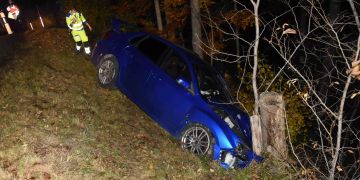 Mit Auto Selbstunfall verursacht