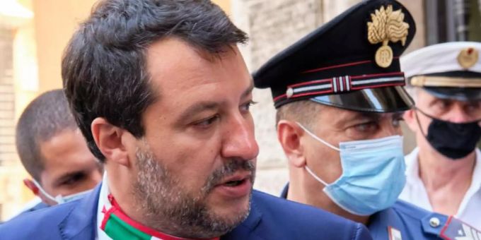 Ihm droht nach der Aufhebung der Immunität eine lange Haftstrafe: Rechtspopulist Matteo Salvini (l). Foto: Mauro Scrobogna/LaPresse via ZUMA Press/dpa Ihm droht nach der Aufhebung der Immunität eine lange Haftstrafe: Rechtspopulist Matteo Salvini (l). Foto: Mauro Scrobogna/LaPresse via ZUMA Press/dpa