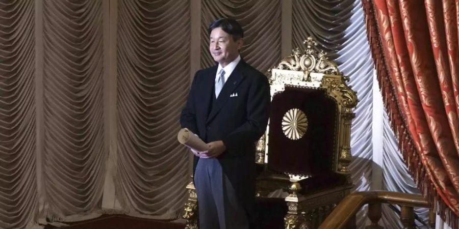 Zwischen Tradition und Moderne: Japans Kaiser Naruhito. Foto: Eugene Hoshiko/AP/dpa