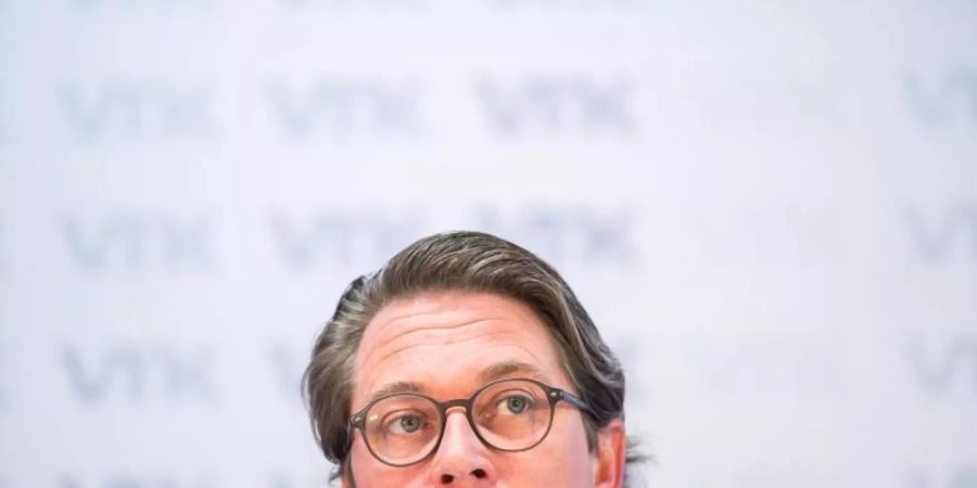 Erhöht laut einem Medienbericht den Druck auf die Deutsche Bahn: Bundesverkehrsminister Andreas Scheuer. Foto: Andreas Arnold/dpa
