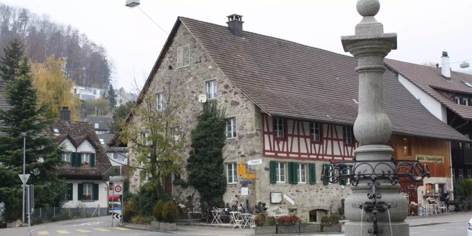 Der Dorfkern in der Gemeinde Weiningen. Der Dorfkern in der Gemeinde Weiningen.