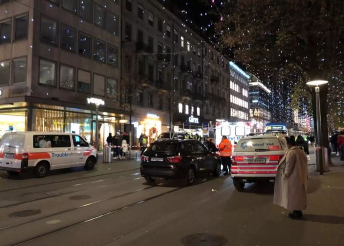 Die Rettungsdienste sind im Einsatz. Zürich