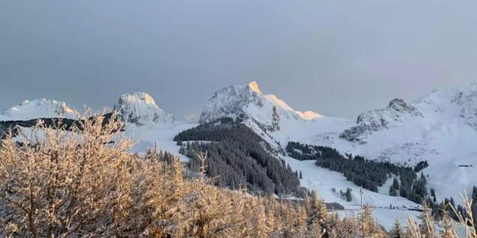 Der markante Gantrisch mit Abendsonne gantrisch bergsteiger