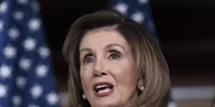 Nancy Pelosi, Demokratin und Vorsitzende des US-Abgeordnetenhauses, spricht im Kapitol vor Journalisten. Foto: J. Scott Applewhite/AP/dpa