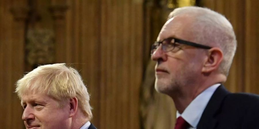 Premier Johnson (l.) und Oppositionsführer Corbyn