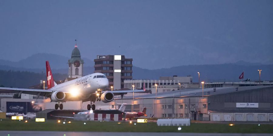 Der VCS hat vor Bundesgericht in Sachen Parkplätze am Flughafen Zürich einen Teilsieg errungen. (Archivbild)