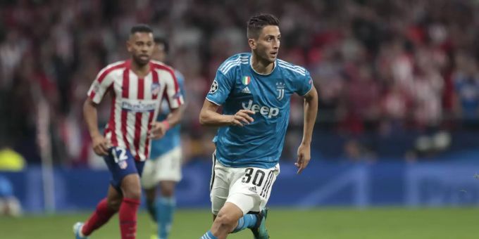 Auch wenn er hier schon himmelblau trägt: Rodrigo Bentancur wechselte im Sommer nicht von Juventus Turin zu Manchester City. Rodrigo Bentancur Juventus Turin