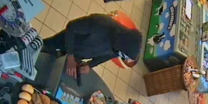 Der Täter flüchtete mit Bargeld. Altnau Raub