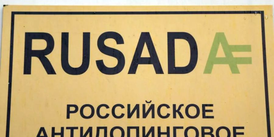 Das Schild der russischen Anti-Doping-Agentur RUSADA in Moskau. Foto: Maxim Shipenkov/EPA/dpa