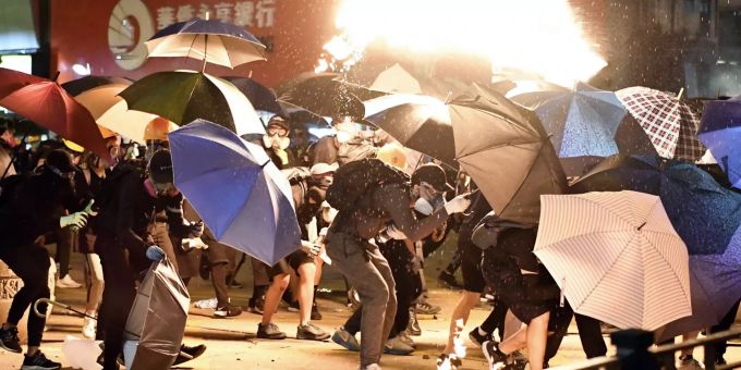 Die Proteste in Hongkong haben einen grossen Einfluss auf die Uhrenindustrie. proteste hongkong swatch