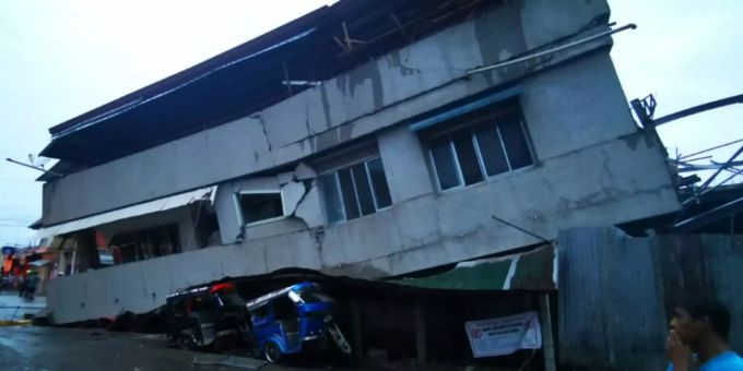 Zerstörtes Gebäude auf den Philippinen Zerstörtes Gebäude auf den Philippinen
