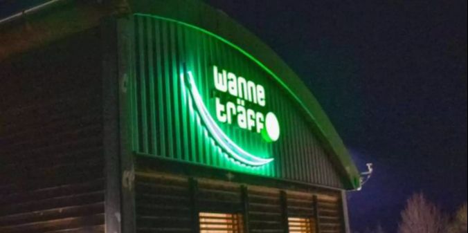 Oberhalb des Eisfeldes befindet sich das Bistro «Wanne Träff».