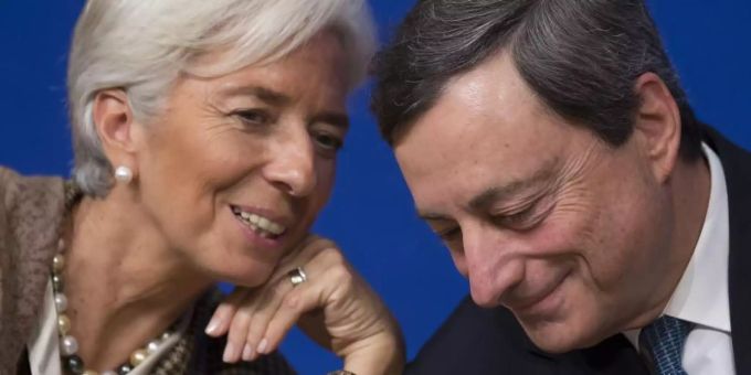 EZB-Chef Mario Draghi und seine Nachfolgerin Christine Lagarde. Foto: Ian Langsdon/epa/dpa EZB-Chef Mario Draghi und seine Nachfolgerin Christine Lagarde. Foto: Ian Langsdon/epa/dpa