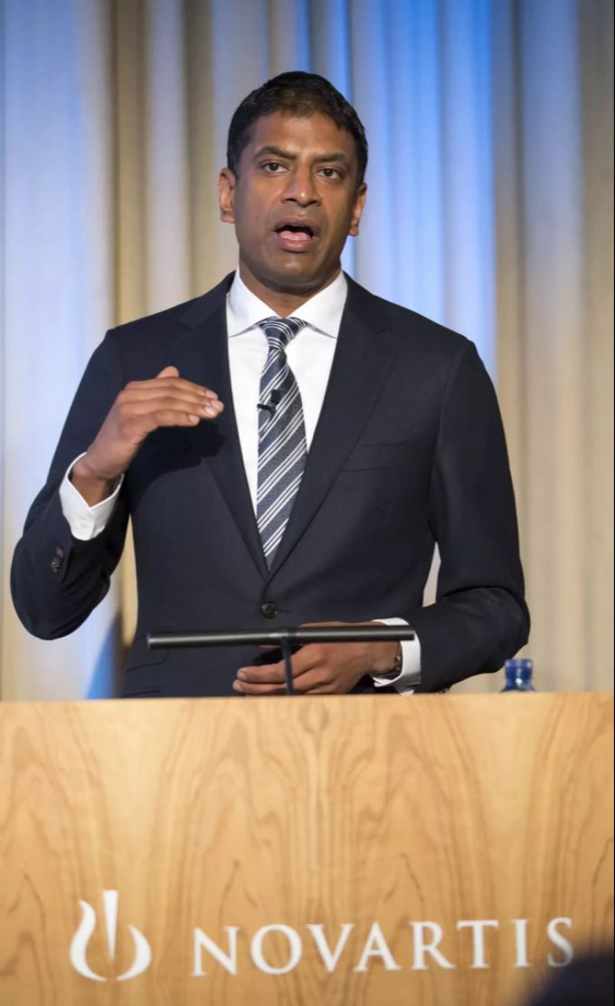Vasant Narasimhan, der CEO von Novartis, veröffentlicht die jährlichen Zahlen und Fakten für 2016 an einer Pressekonferenz auf dem Novartis Campus in Basel. novartis firma