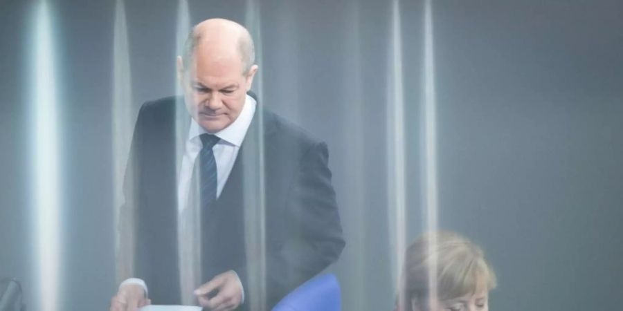 Minister Scholz und Kanzlerin Merkel