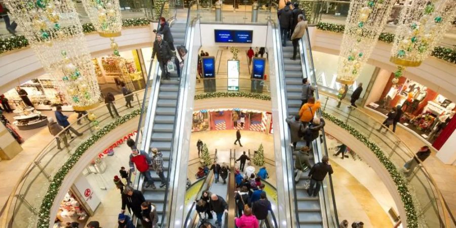 Einkaufszentrum in Dresden: Der Konsum zeigt sich dank der guten Lage auf dem Arbeitsmarkt erstaunlich robust. Foto: Sebastian Kahnert/zb/dpa