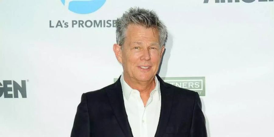 David Foster und Prinz Harry haben sich über ihre Ehefrauen kennengelernt. Der Musikproduzent feiert das Fest zusammen mit den nicht mehr aktiven Royals.