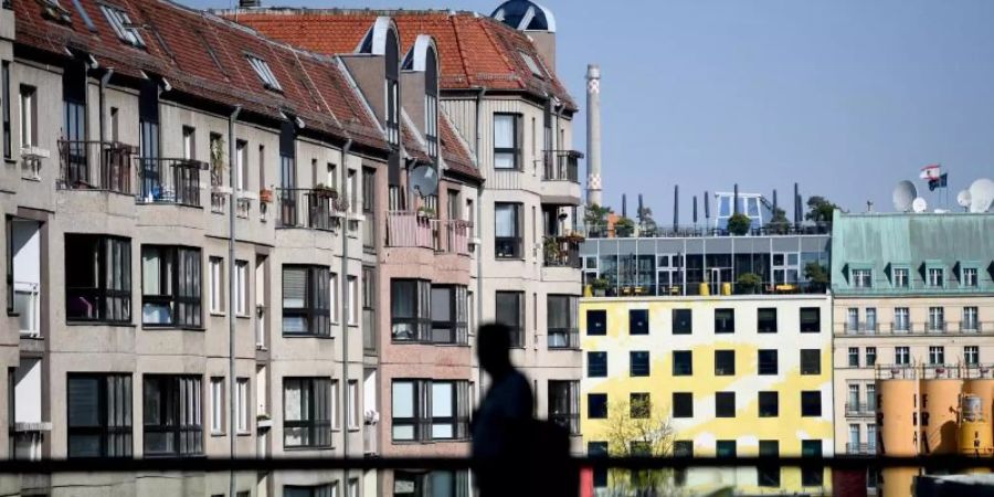 Seit zehn Jahren steigen die Immobilienpreise in deutschen Städten. Ökonomen halten sie inzwischen für bis zu 30 Prozent überhöht. Foto: Britta Pedersen/zb/dpa