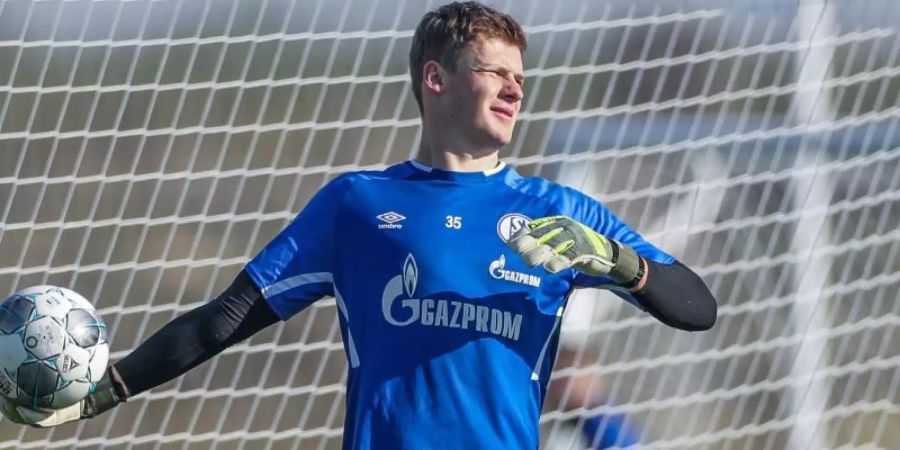 Sorgt mit seinem Wechsel zum FC Bayern für Gesprächsstoff: Schalke-Keeper Alexander Nübel. Foto: Tim Rehbein/dpa