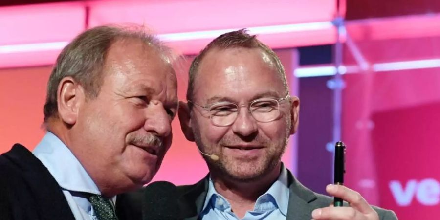 Frank Werneke (r.), neuer Vorsitzender der Dienstleistungsgewerkschaft Verdi, mit seinem Vorgänger Frank Bsirske. Foto: Hendrik Schmidt