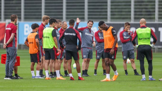 Deutsch, Englisch, Französisch, Spanisch: Gerardo Seoane muss im Bayer-Training mehrsprachig kommunizieren. Gerardo Seoane