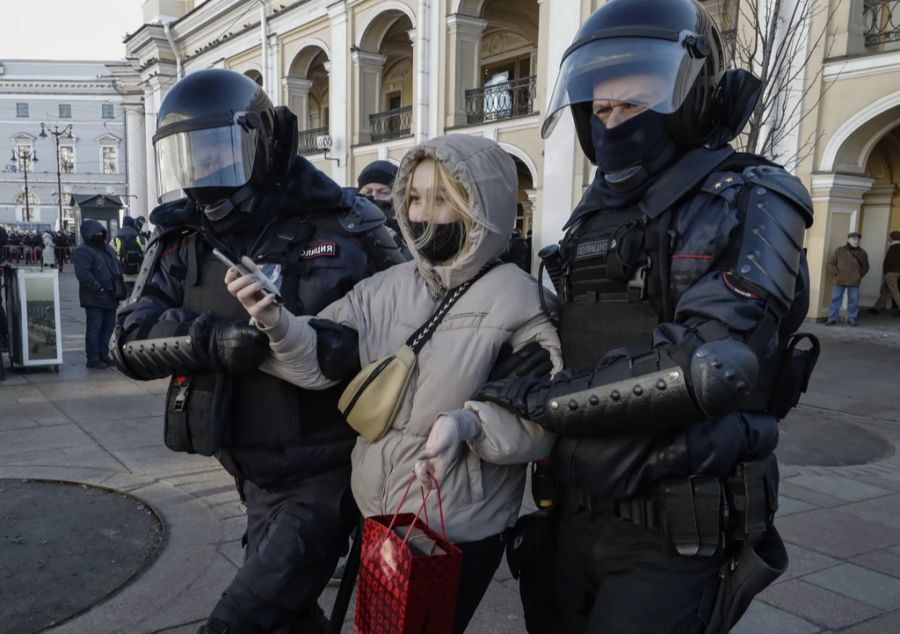 Frauen in Tschetschenien gingen aus Protest gegen den Ukraine-Krieg und die Teilmobilmachung auf die Strasse.