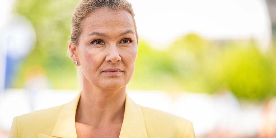 Die ehemalige deutsche Profi-Schwimmerin Franziska van Almsick sorgt sich um die Schwimmausbildung von Kindern.